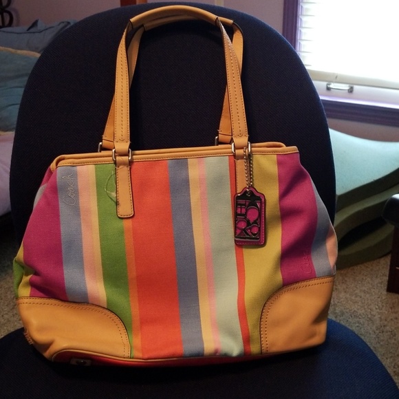 Coach Handbags - Coach Hampton med tote muticolor 19357